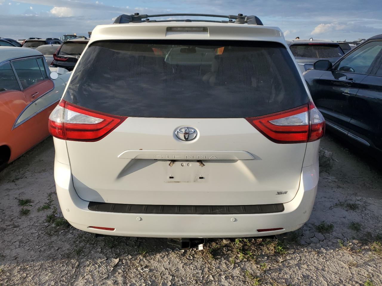 5TDYK3DC9GS746022 2016 Toyota Sienna Xle