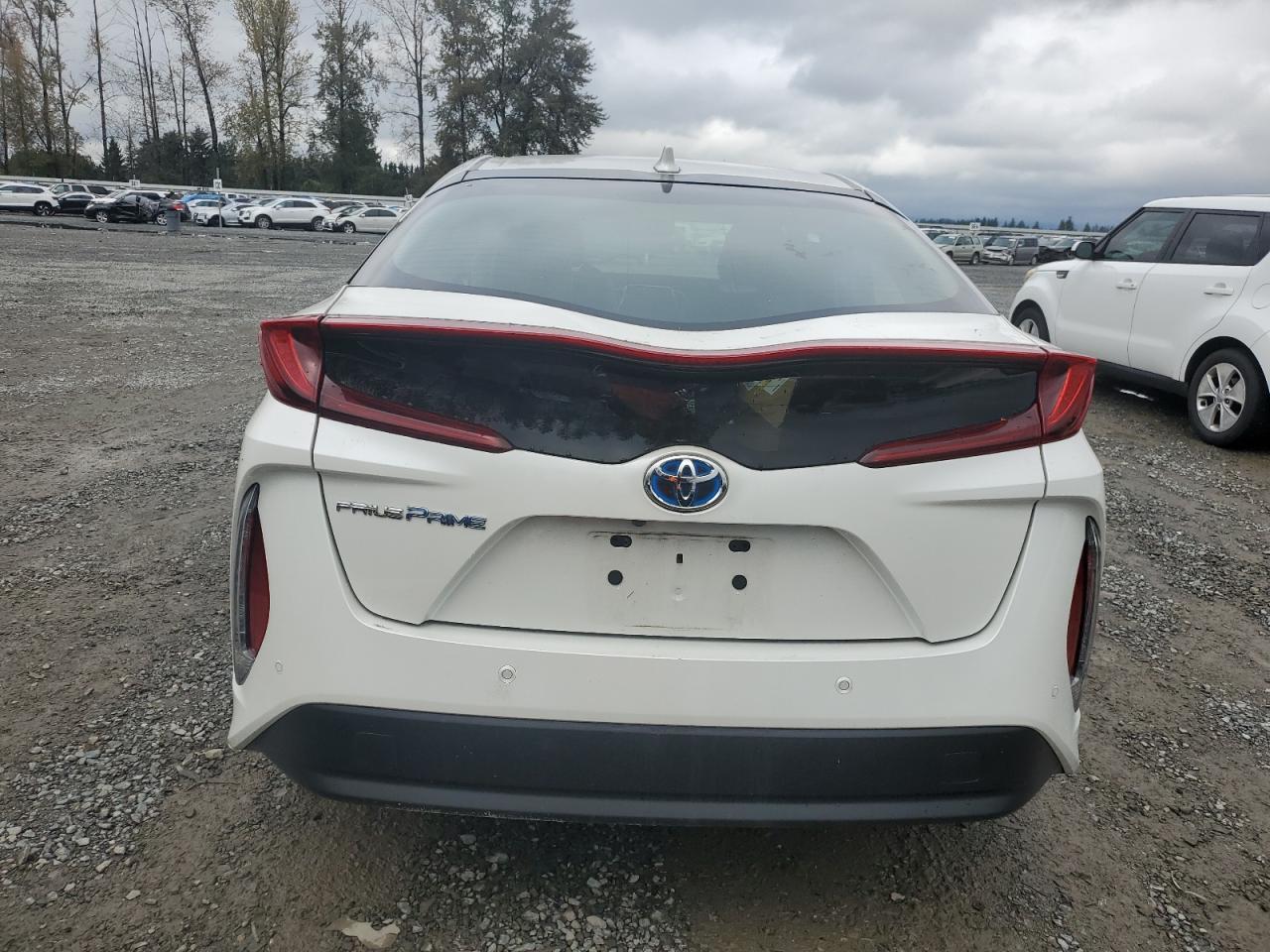 2018 Toyota Prius Prime VIN: JTDKARFP7J3070660 Lot: 74909754