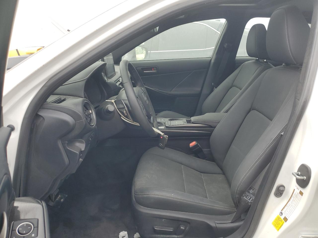 2024 Lexus IS - Image 7