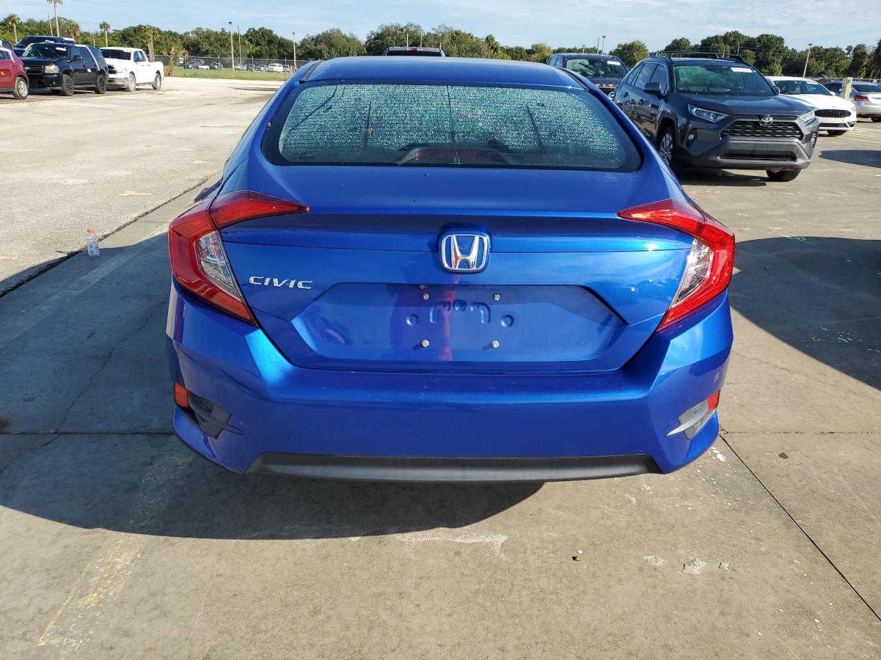 19XFC2F55JE040390 2018 Honda Civic Lx