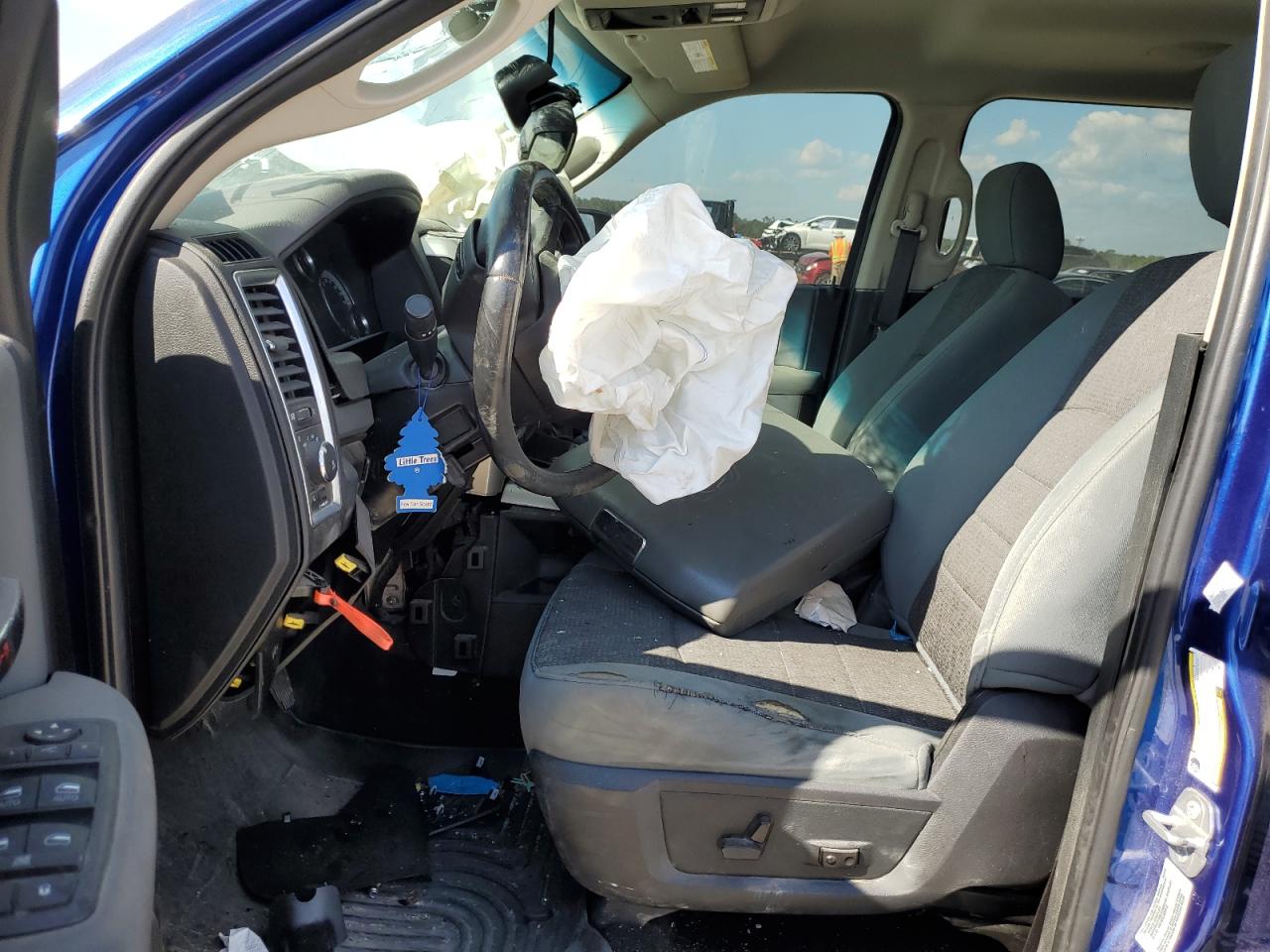 2016 RAM 1500 - Image 7