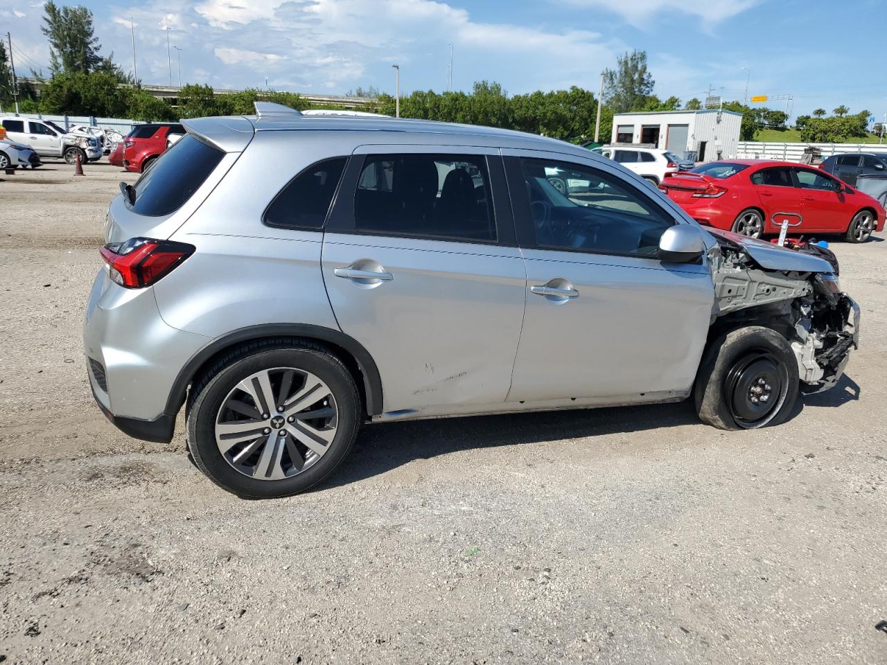 2020 Mitsubishi Outlander - Image 3