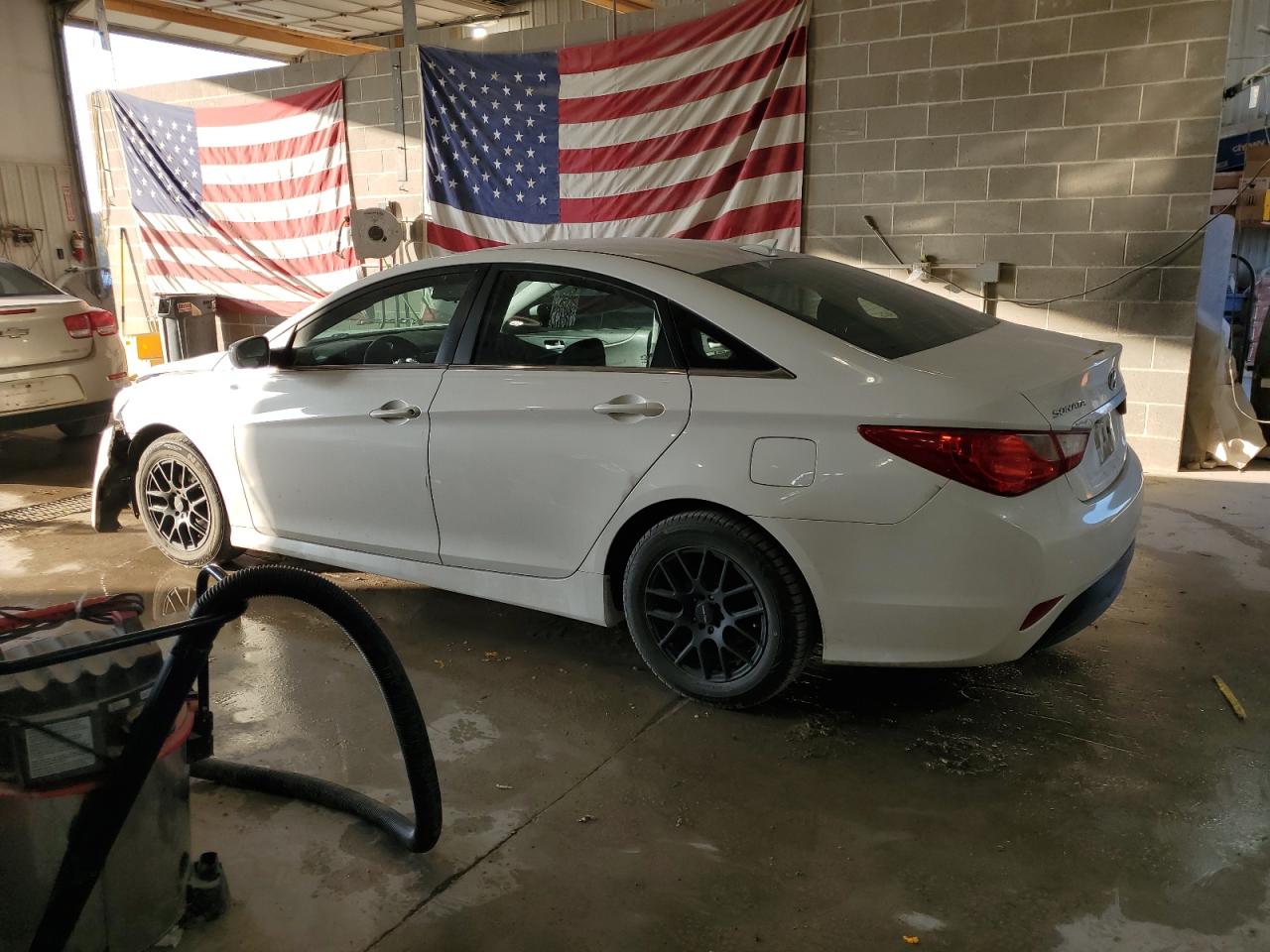 2014 Hyundai Sonata - Image 2