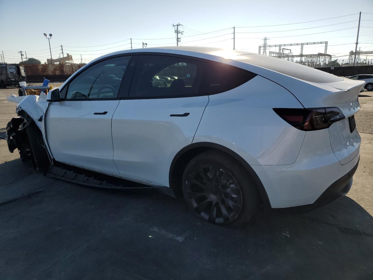 VIN 7SAYGDEE1PA070547 2023 TESLA MODEL Y no.2