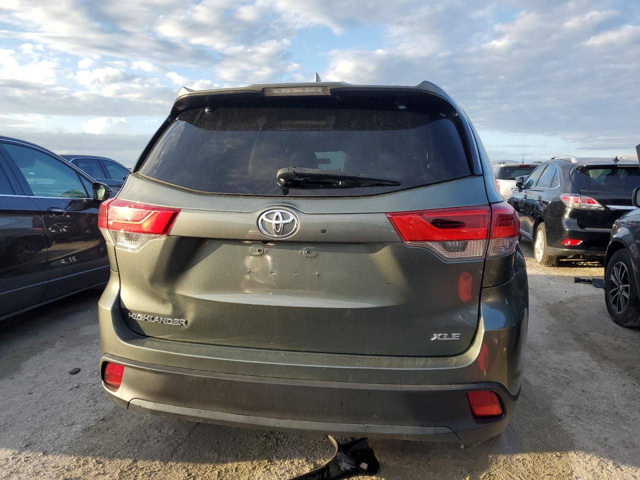 2019 Toyota Highlander - Image 6
