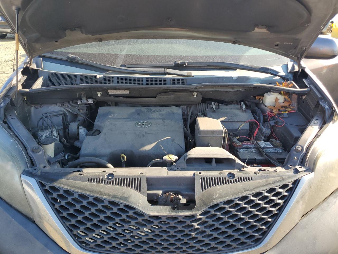 2013 Toyota Sienna - Image 12
