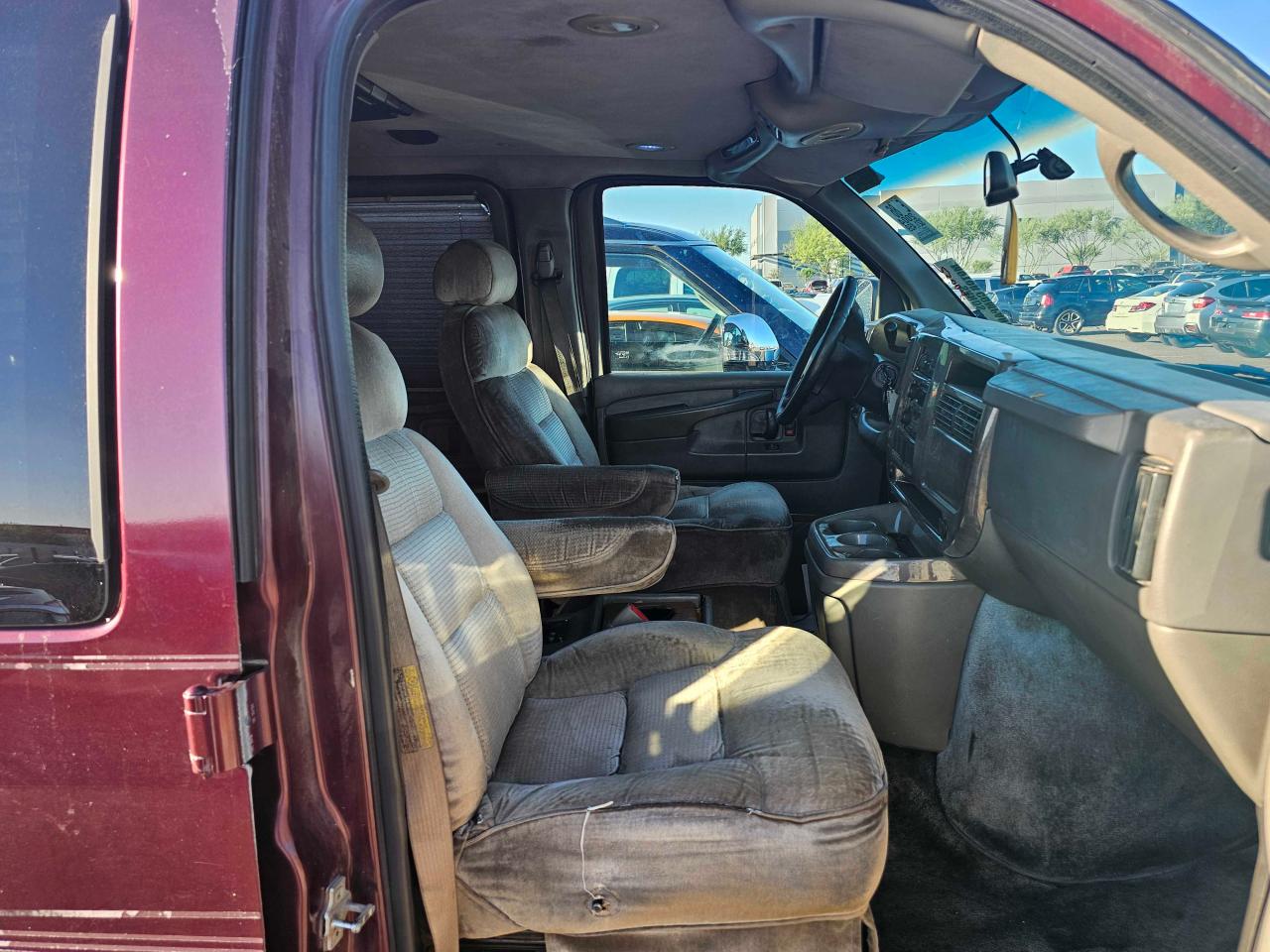 2004 Chevrolet Express - Image 5