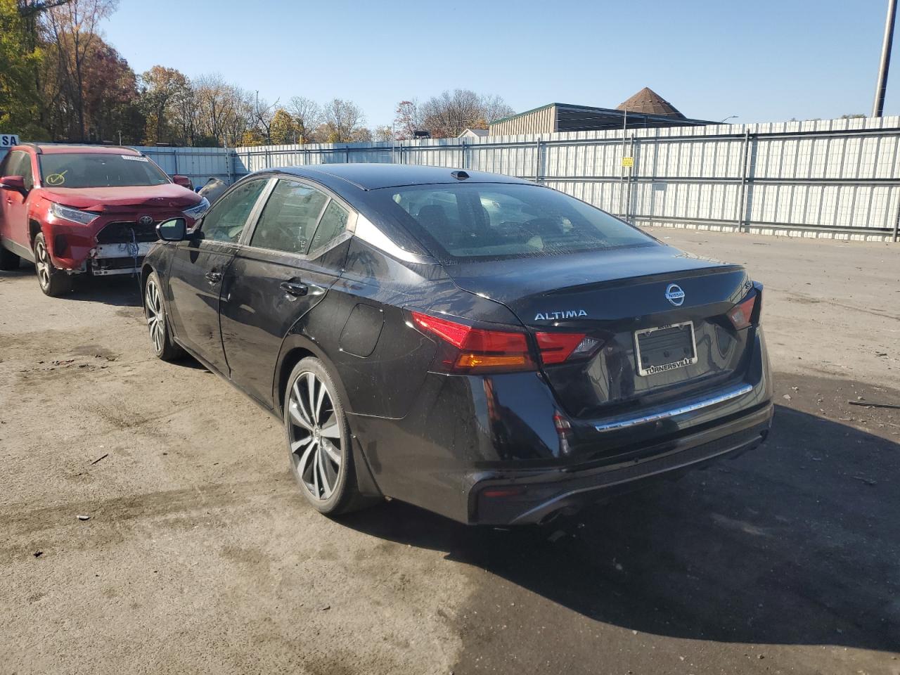 2020 Nissan Altima - Image 2
