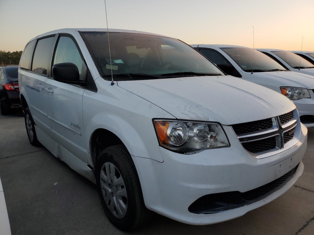 2017 Dodge Caravan - Image 4