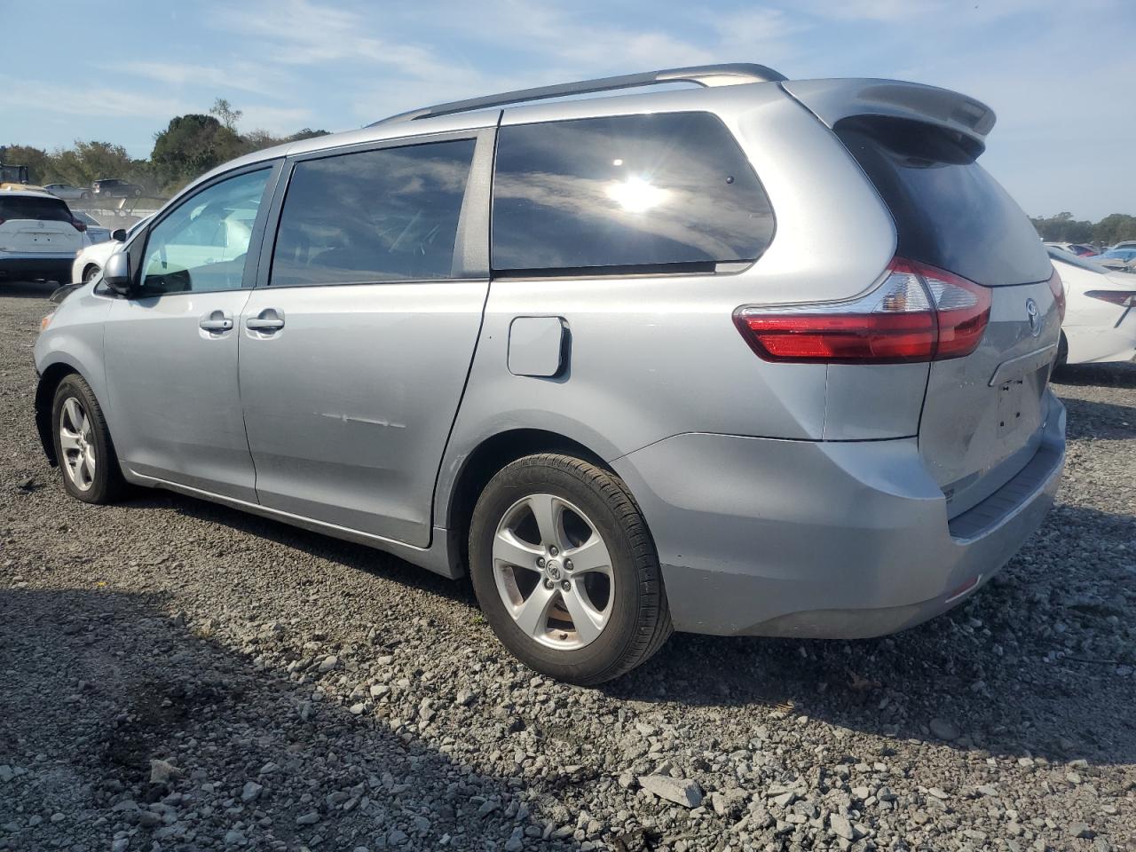 5TDKK3DC0GS723346 2016 TOYOTA SIENNA - Image 2