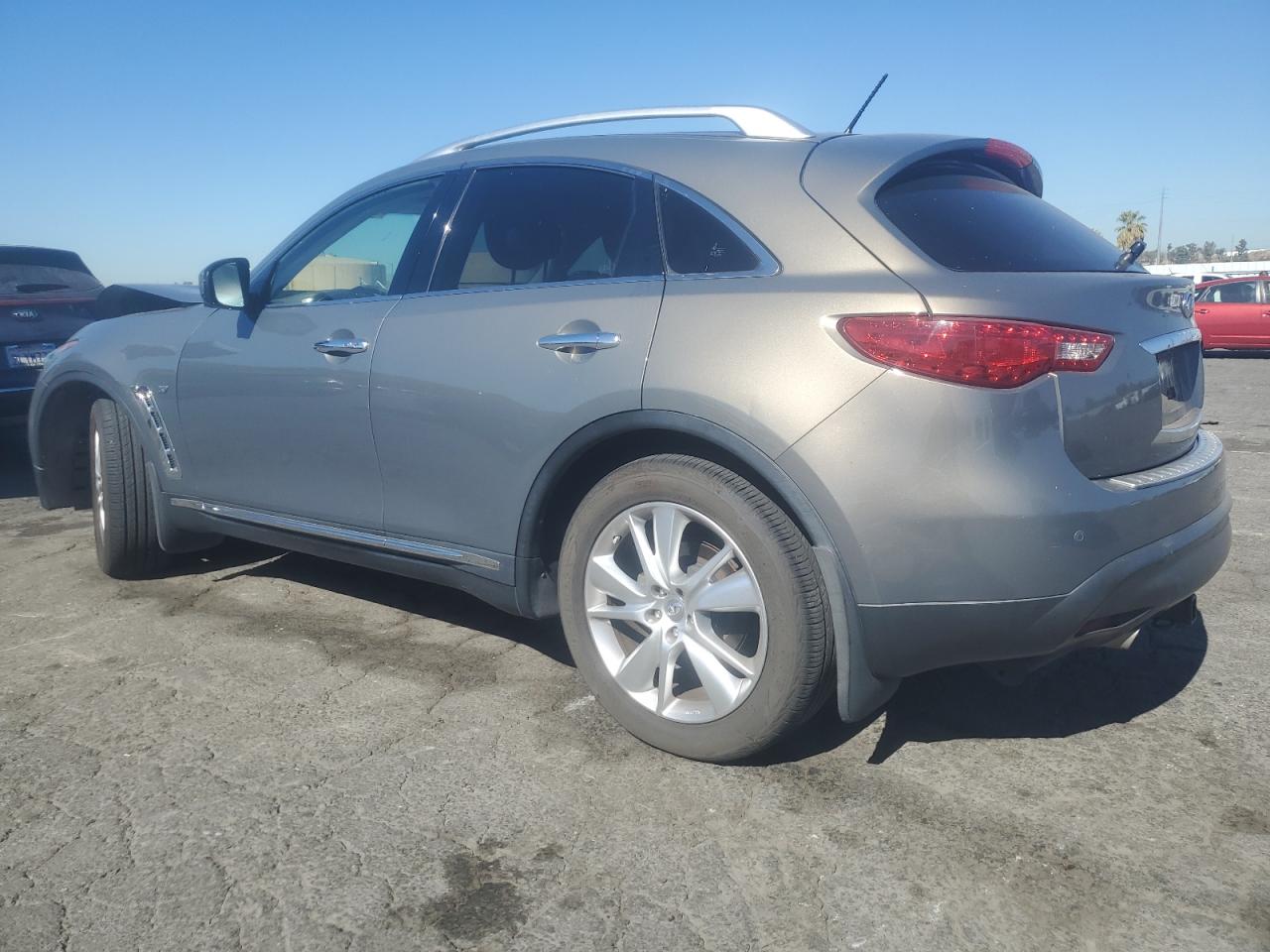 2016 Infiniti QX70 - Image 2