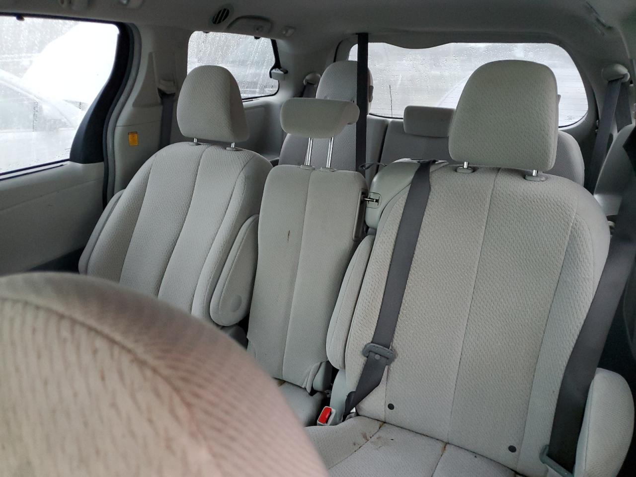 2012 Toyota Sienna - Image 11