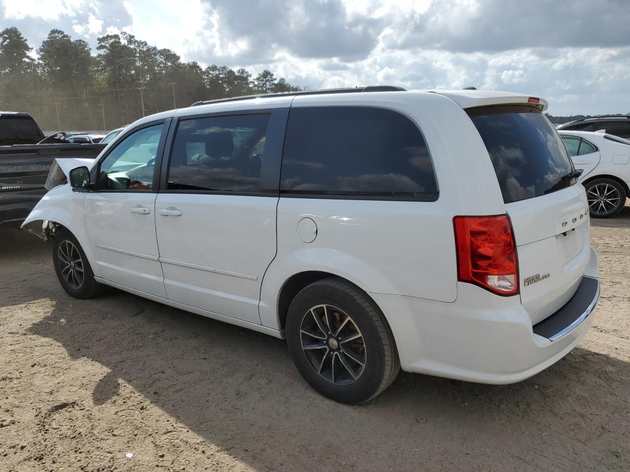 2017 Dodge Caravan - Image 2