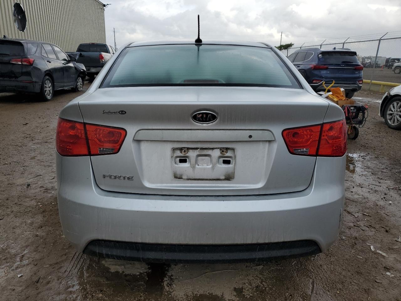 2010 Kia Forte Lx VIN: KNAFT4A2XA5865679 Lot: 77211714