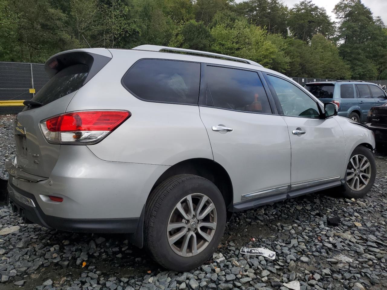 2015 Nissan Pathfinder - Image 3