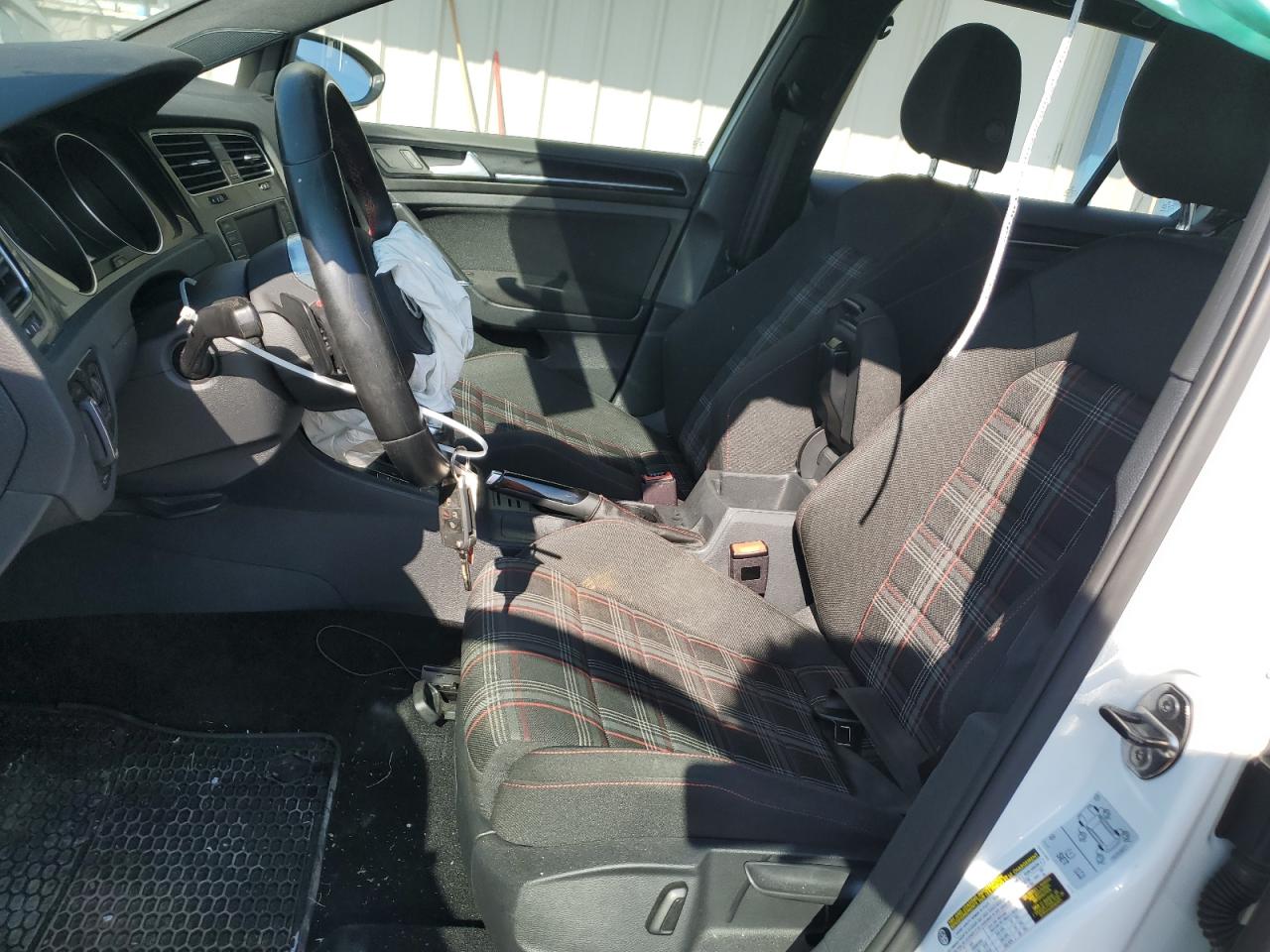 2017 Volkswagen GTI - Image 7