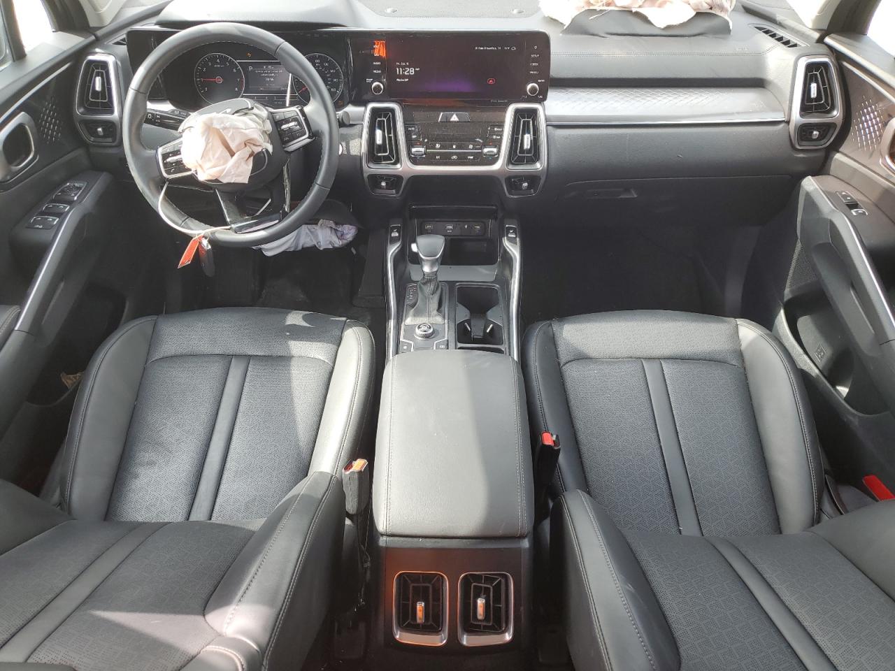 2023 Kia Sorento - Image 8