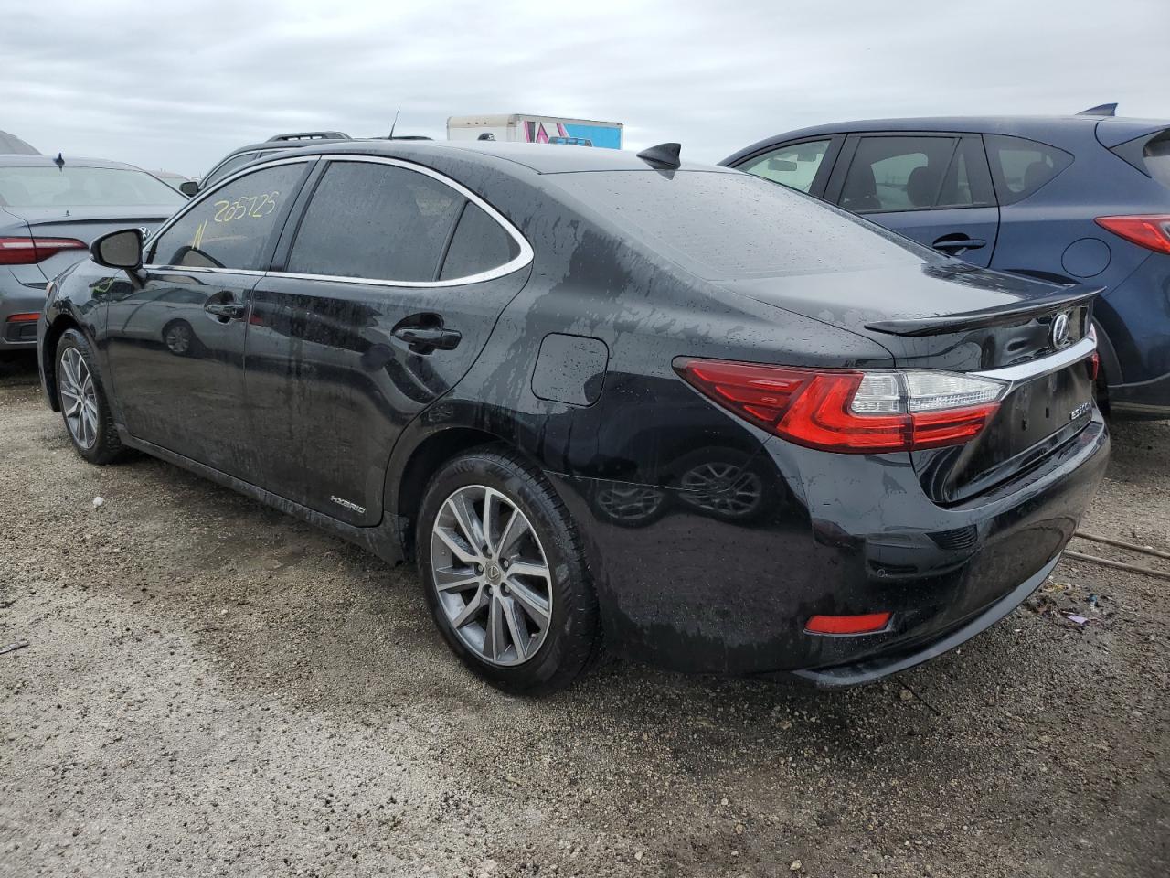 2016 Lexus ES - Image 2