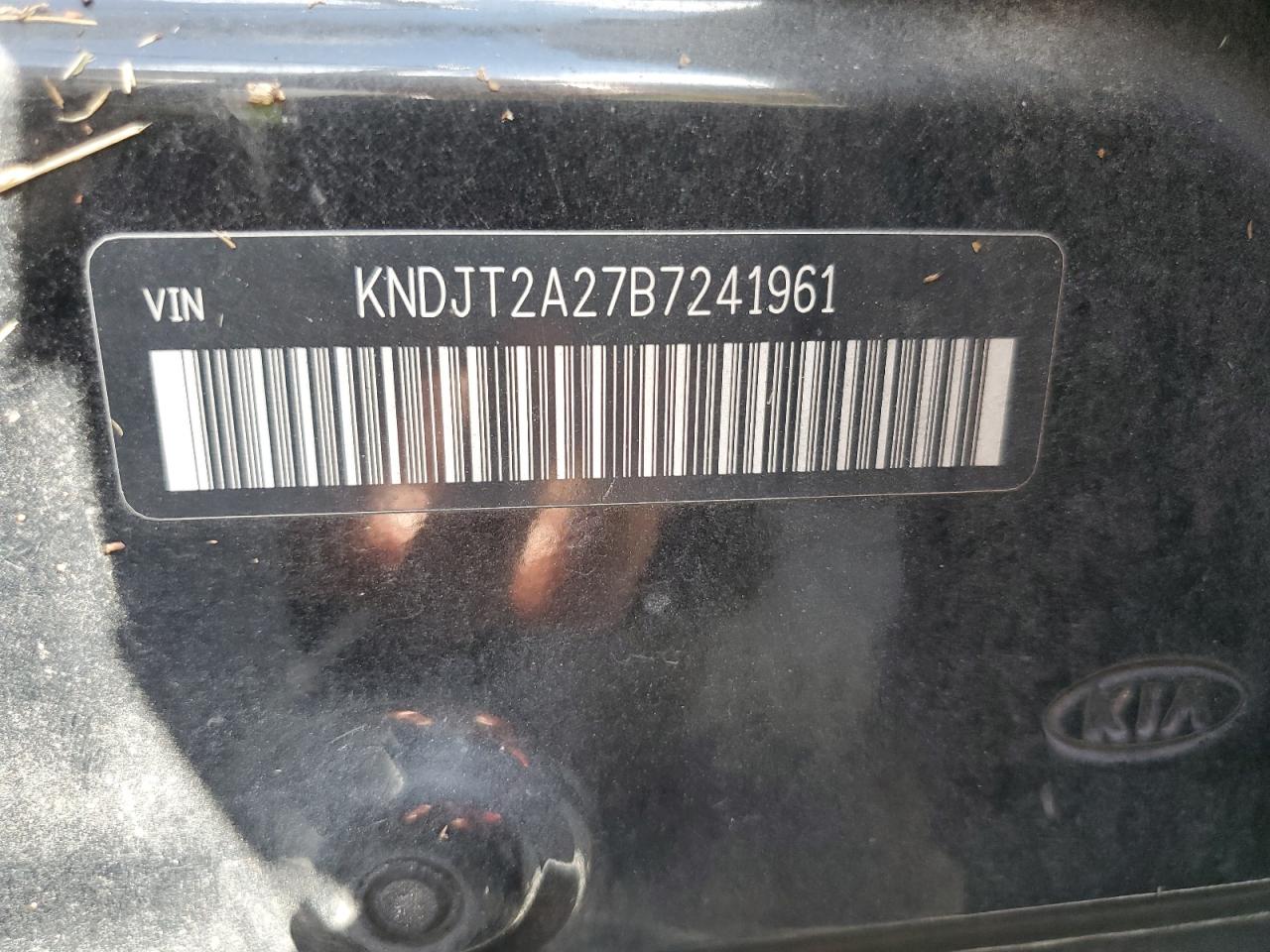 2011 Kia Soul + VIN: KNDJT2A27B7241961 Lot: 73948024