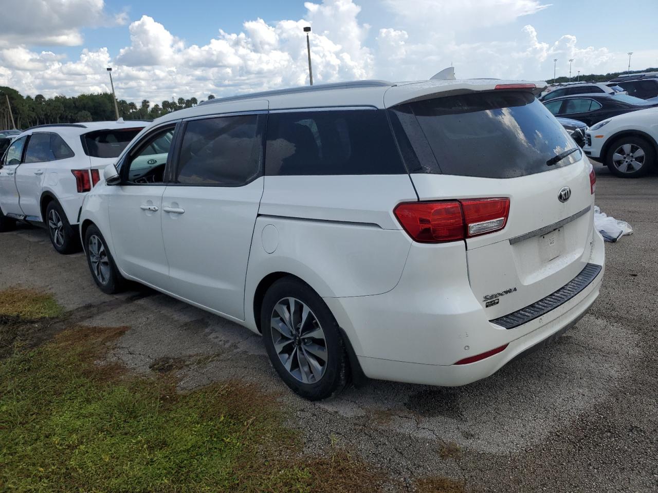 2015 Kia Sedona - Image 2