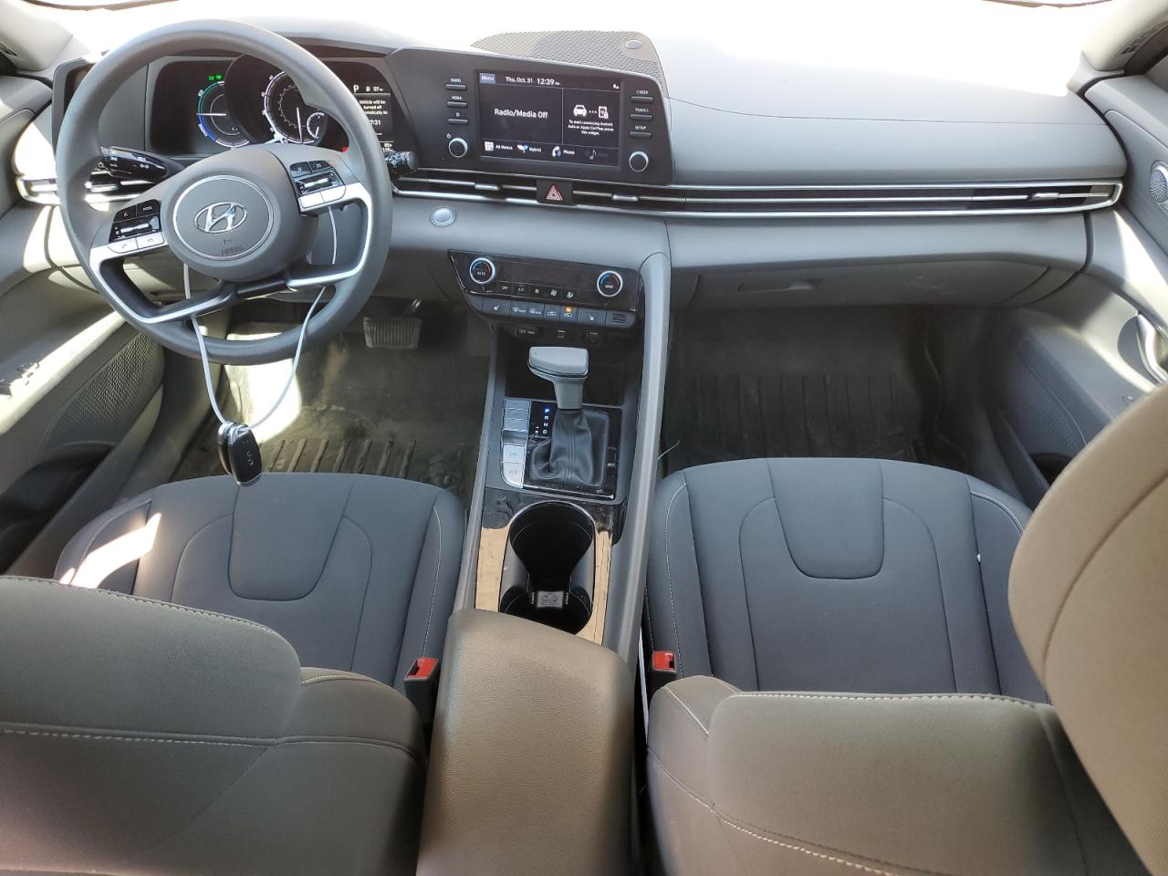 2022 Hyundai Elantra - Image 8