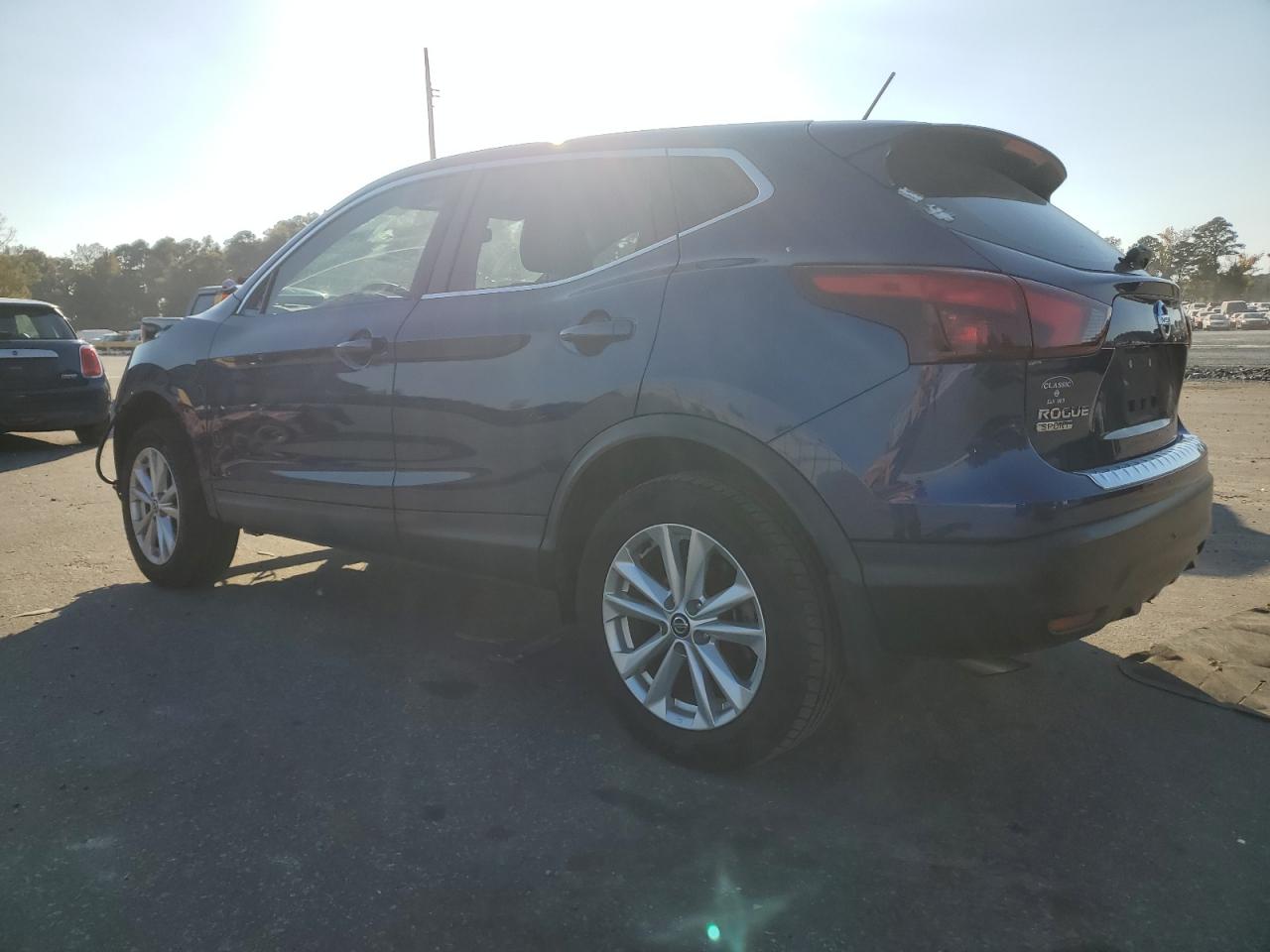 2019 Nissan Rogue - Image 2