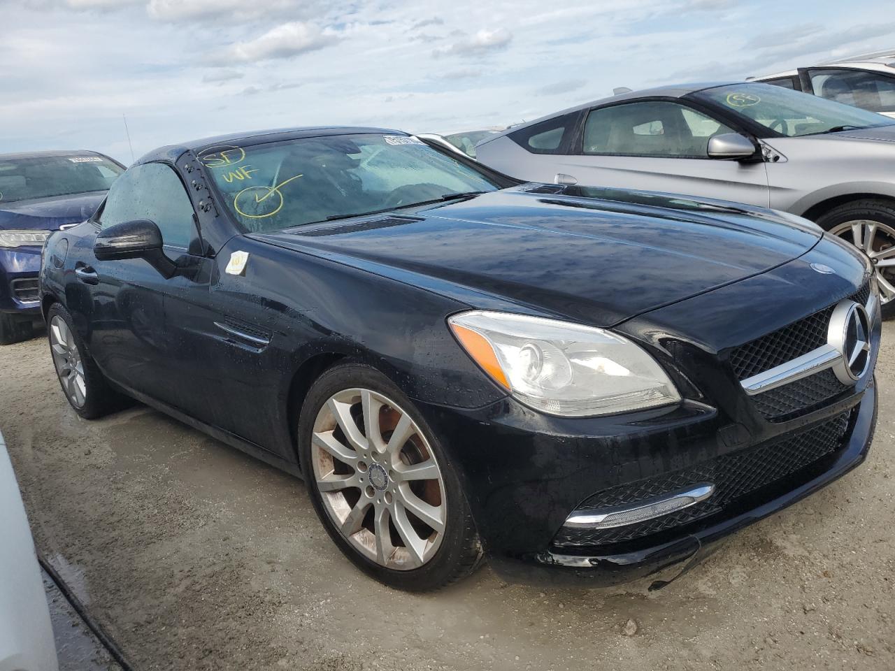 VIN WDDPK3JA2GF122096 2016 MERCEDES-BENZ SLK-CLASS no.4