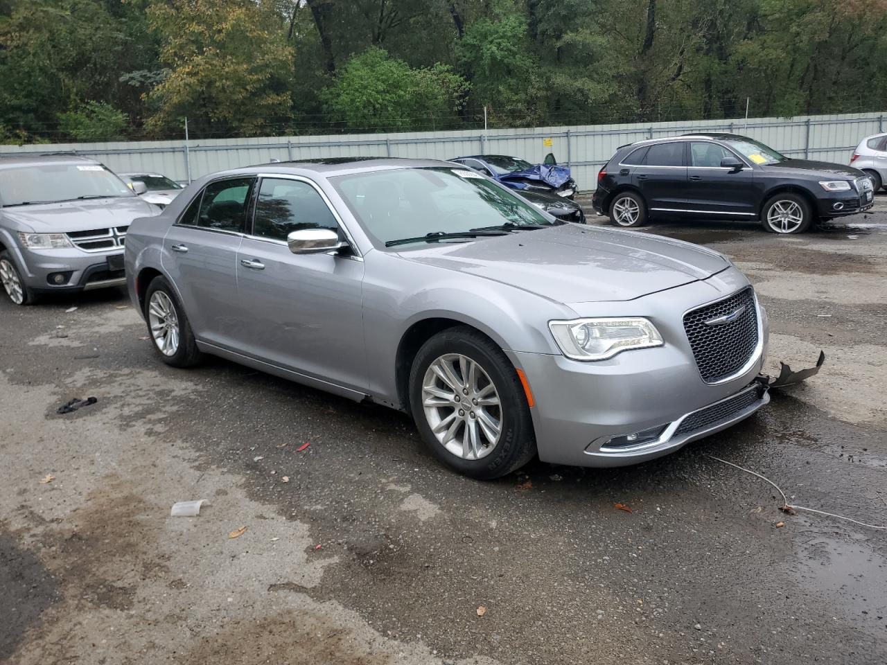 2017 Chrysler 300 - Image 4