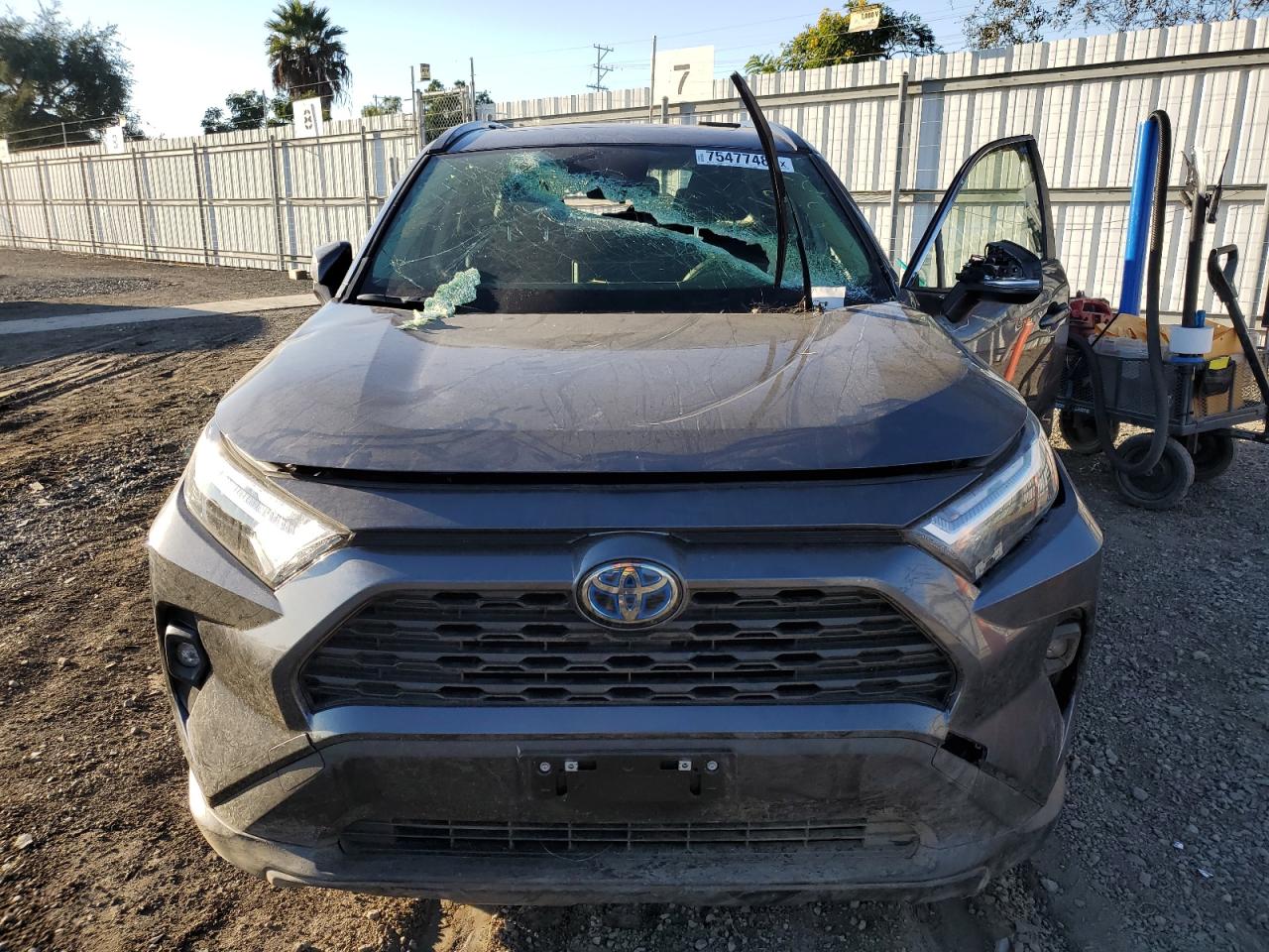 2023 Toyota RAV 4 - Image 5