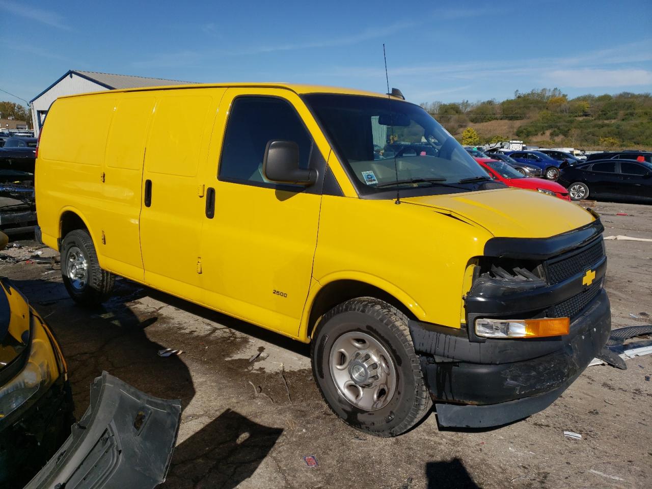 VIN 1GCWGAFP8K1158437 2019 CHEVROLET EXPRESS no.4