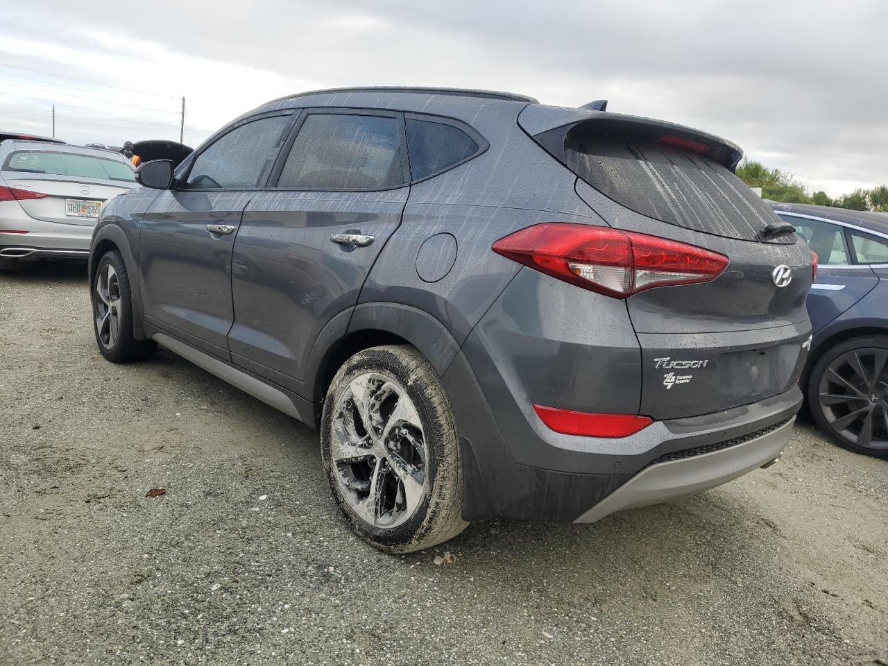 KM8J3CA29HU303906 2017 HYUNDAI TUCSON - Image 2