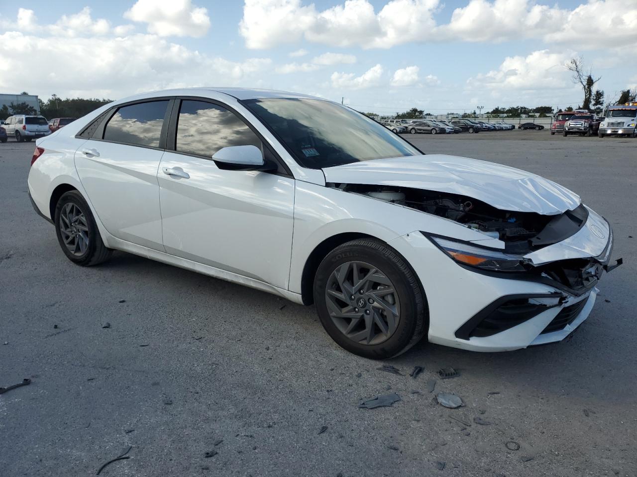 2024 Hyundai Elantra - Image 4