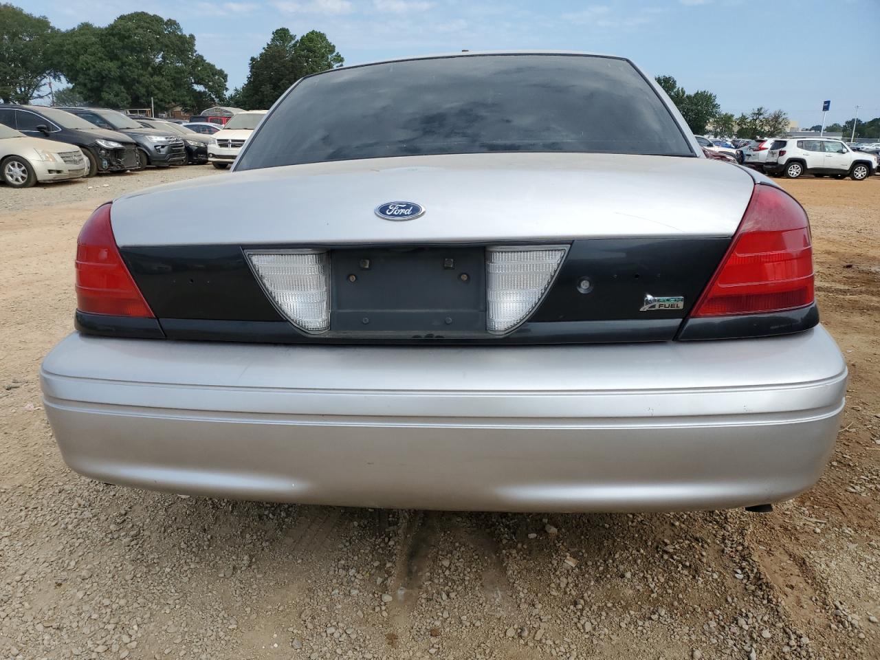 2009 Ford Crown Victoria - Image 6