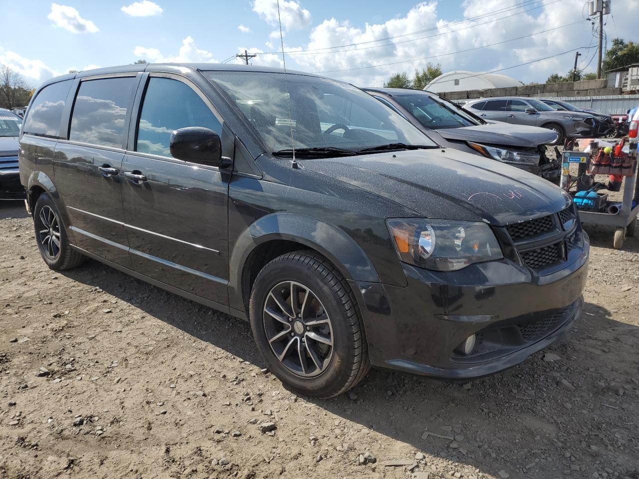 2017 Dodge Caravan - Image 4