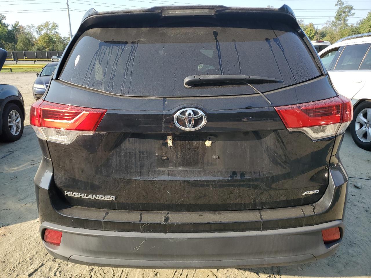 2018 Toyota Highlander Le VIN: 5TDBZRFH9JS826702 Lot: 73929624