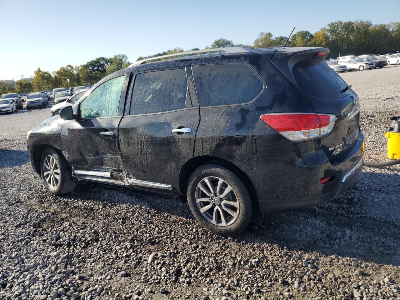 2014 Nissan Pathfinder - Image 2