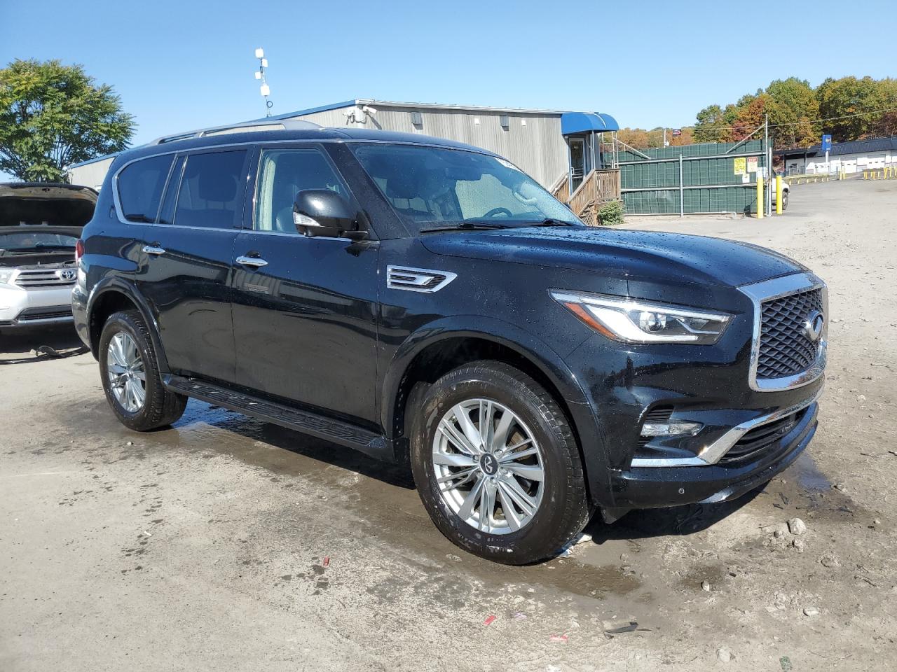2021 Infiniti QX80 - Image 4