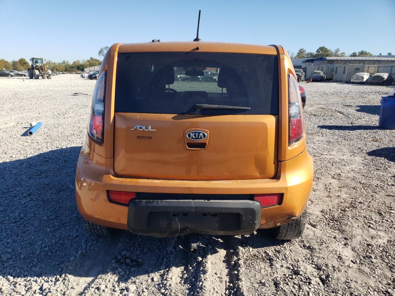 2011 Kia Soul + VIN: KNDJT2A26B7198438 Lot: 76605994