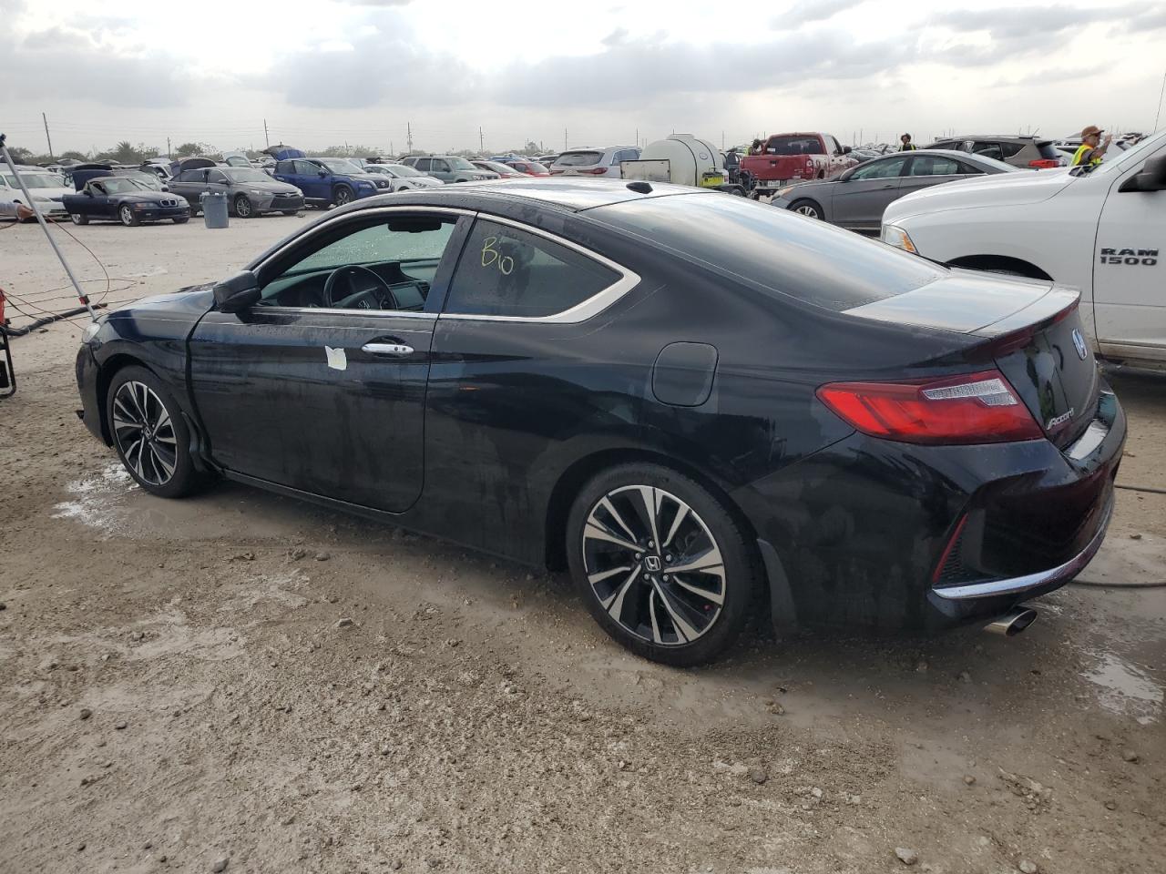 1HGCT2B82HA003279 2017 Honda Accord Exl