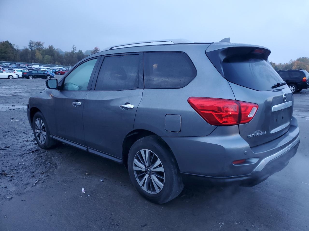 2019 Nissan Pathfinder - Image 2