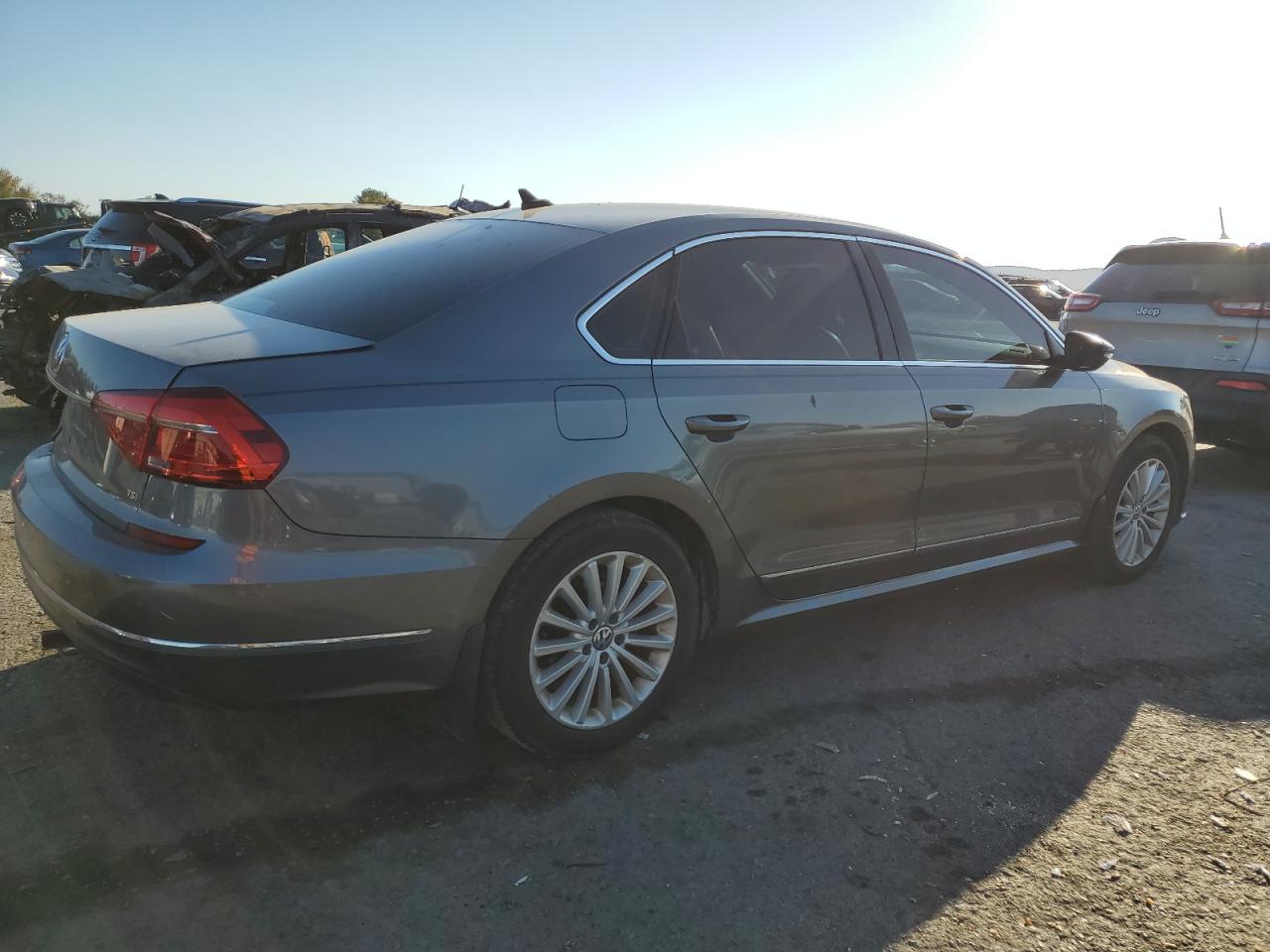 2016 Volkswagen Passat - Image 3