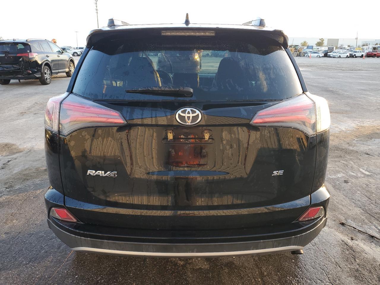 2T3NFREV7HW374464 2017 Toyota Rav4 Se