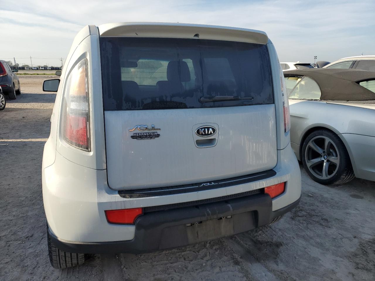 2010 Kia Soul + VIN: KNDJT2A26A7174638 Lot: 74686554