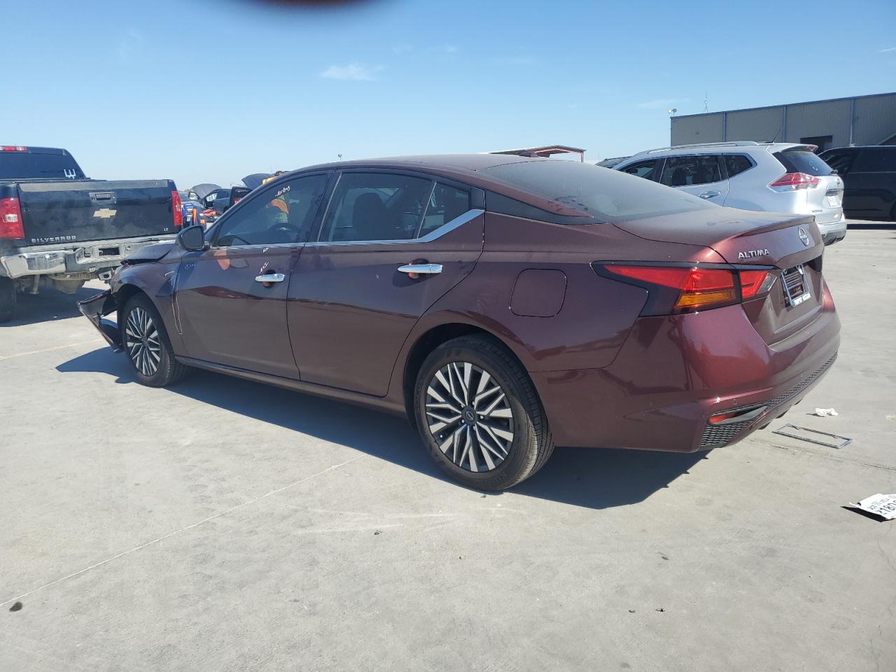 2024 Nissan Altima - Image 2