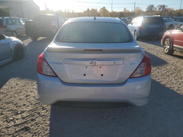  NISSAN VERSA 2018 Silver