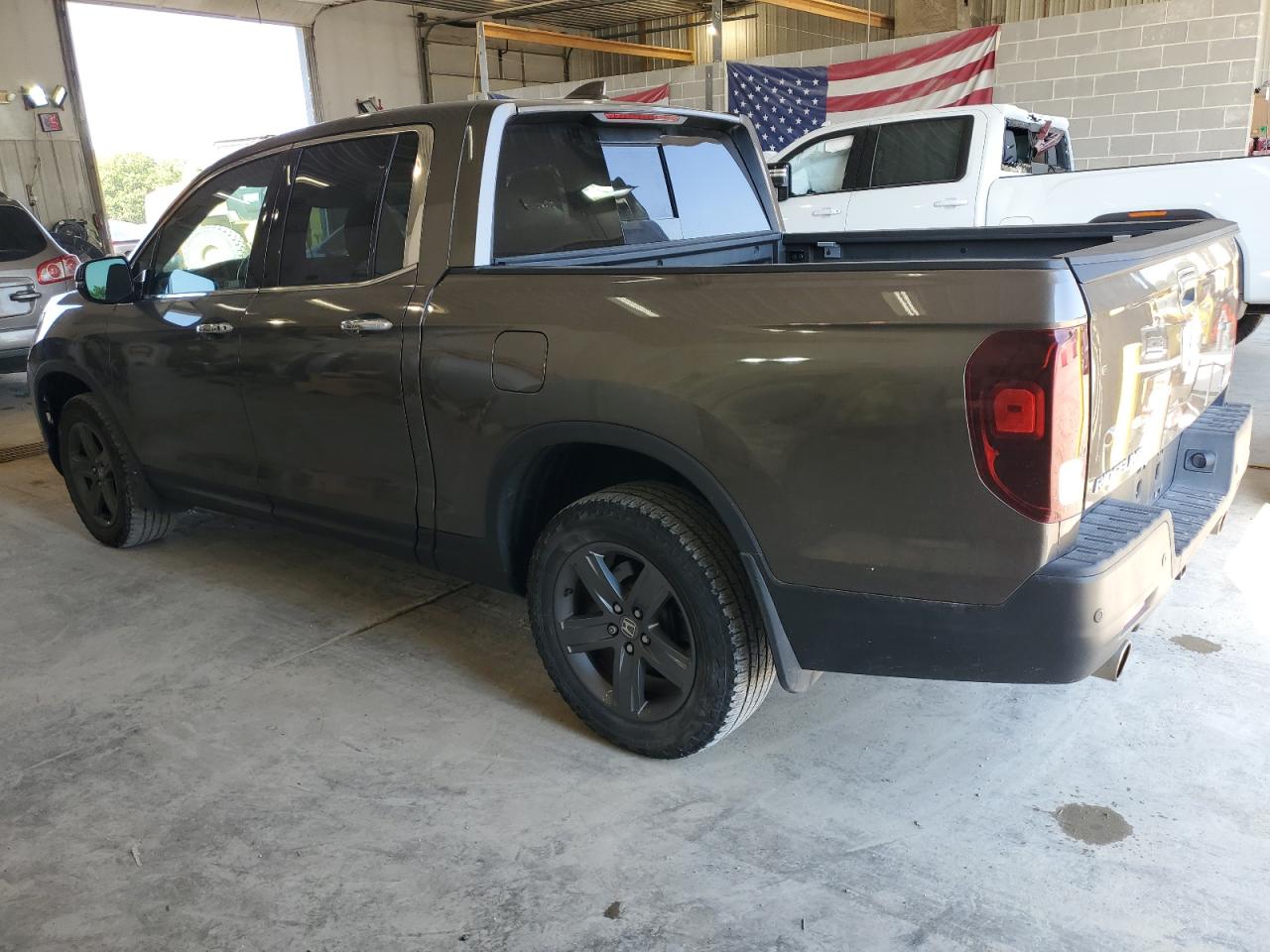 2022 Honda Ridgeline - Image 2