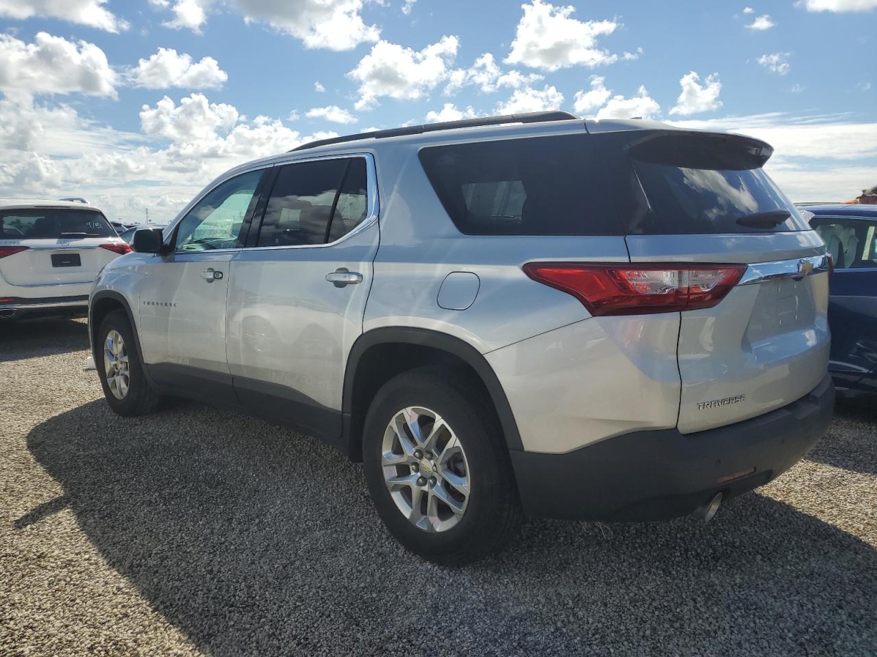2020 Chevrolet Traverse - Image 2