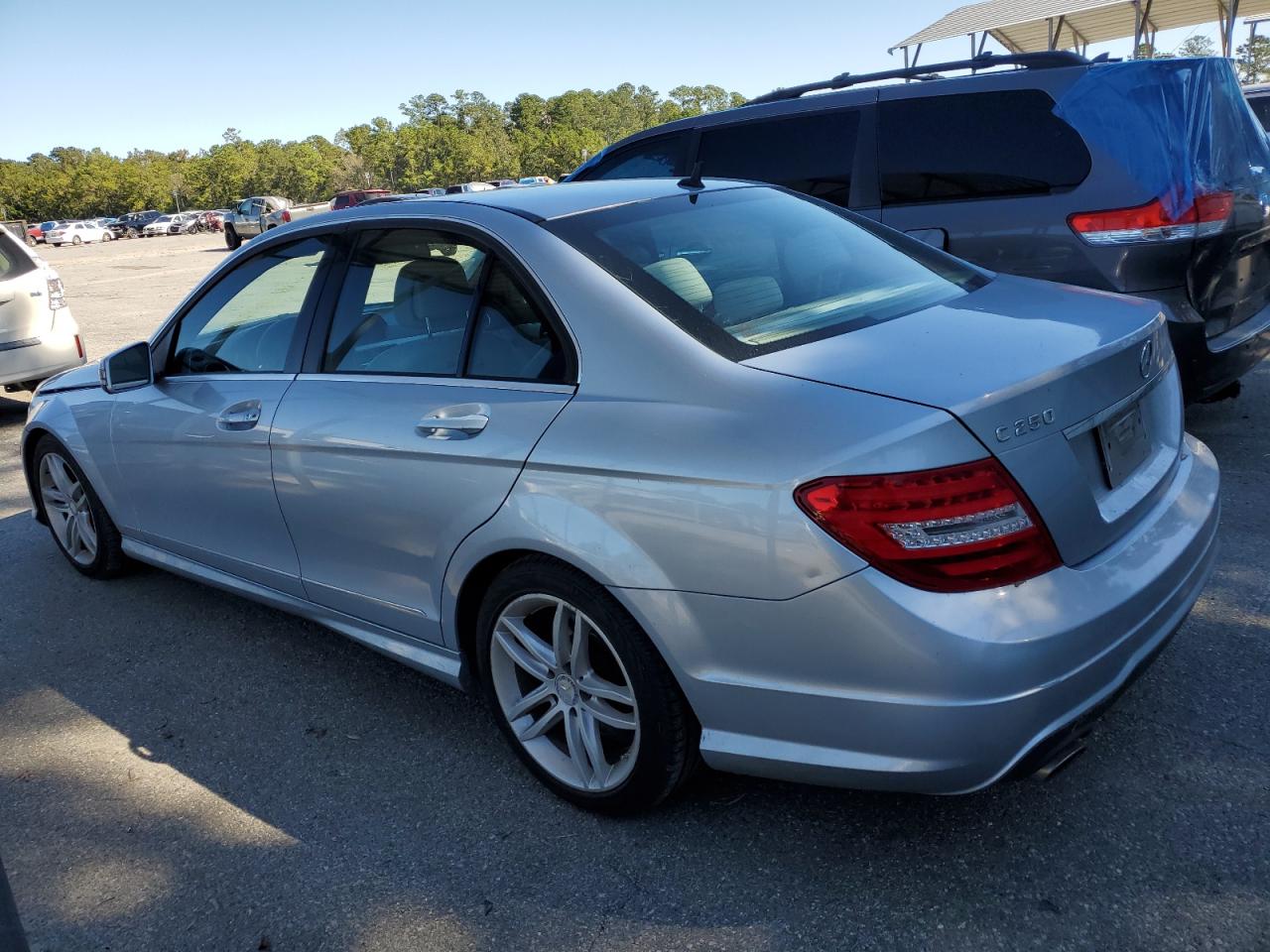 VIN WDDGF4HB0DA769811 2013 MERCEDES-BENZ C-CLASS no.2