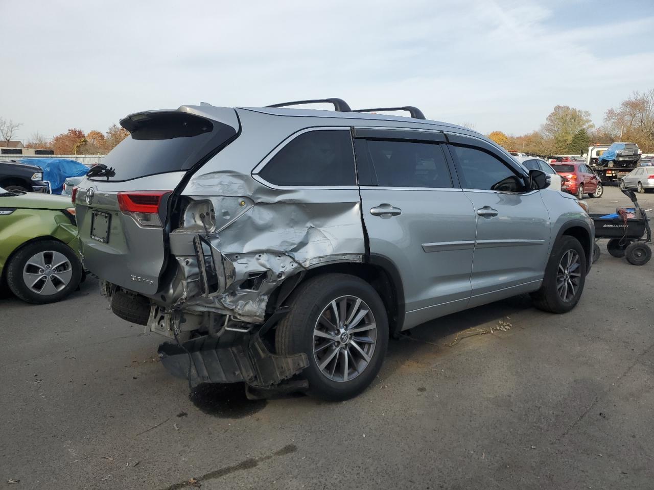 2018 Toyota Highlander - Image 3