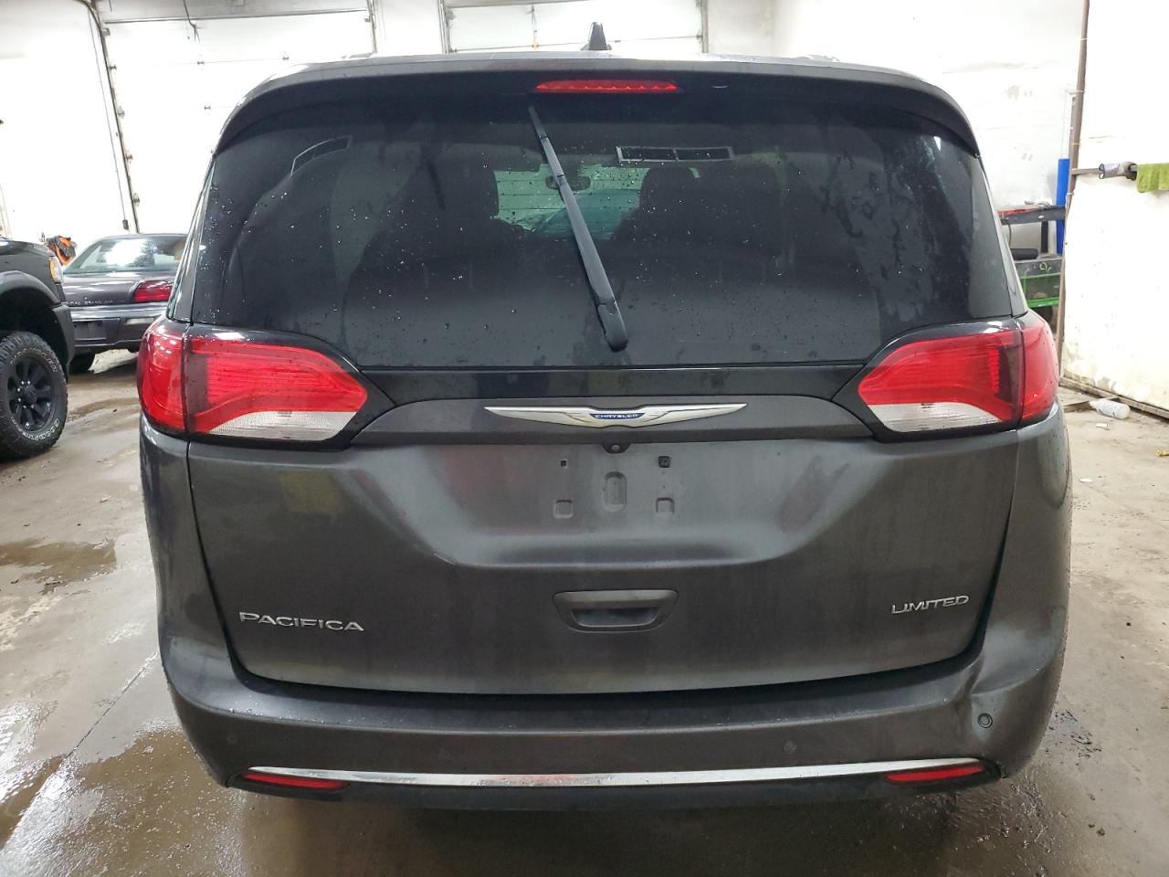 2018 Chrysler Pacifica - Image 6